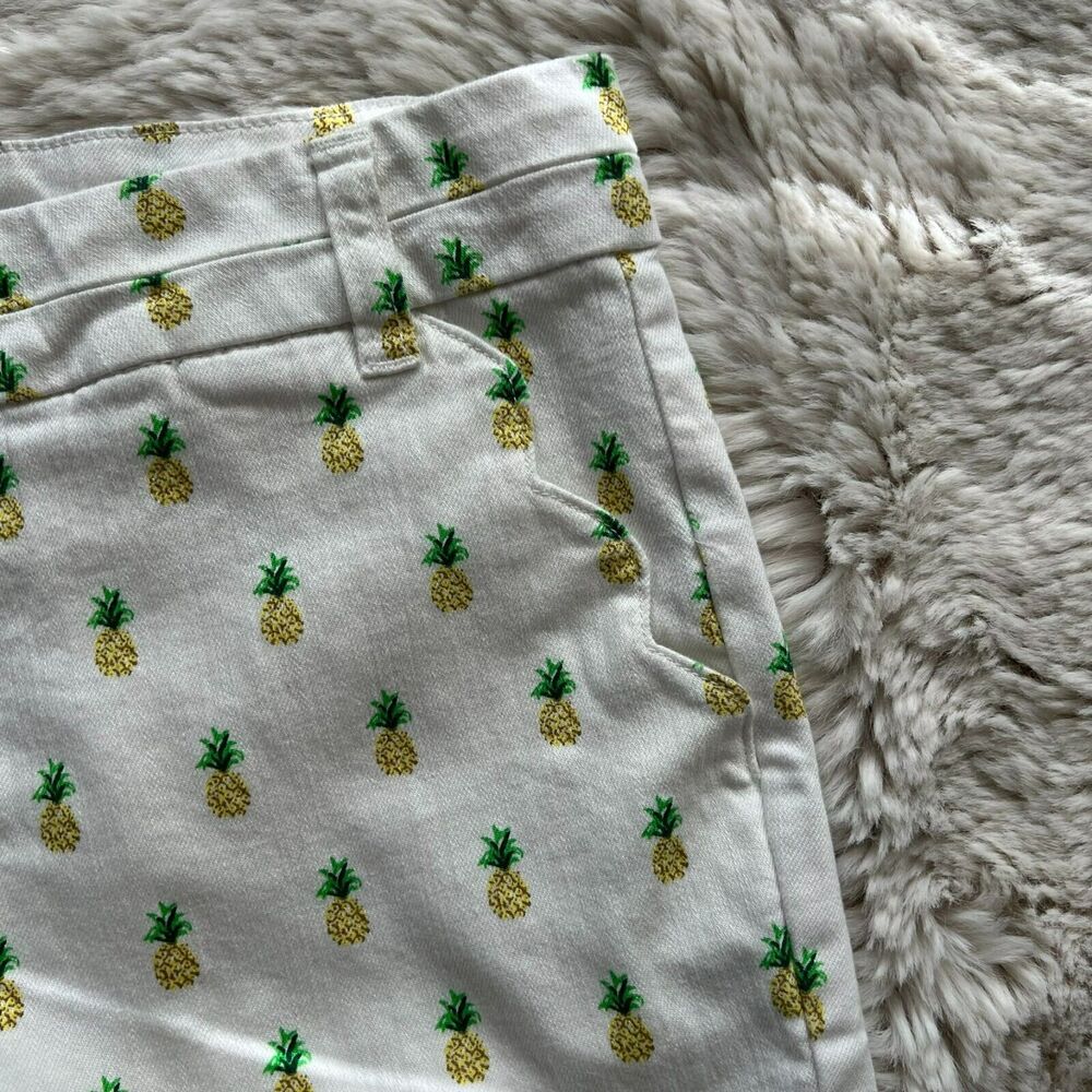 Francesca's Women's Medium Pineapple Print Scalloped Front Pocket White Shorts - Picture 7 of 11